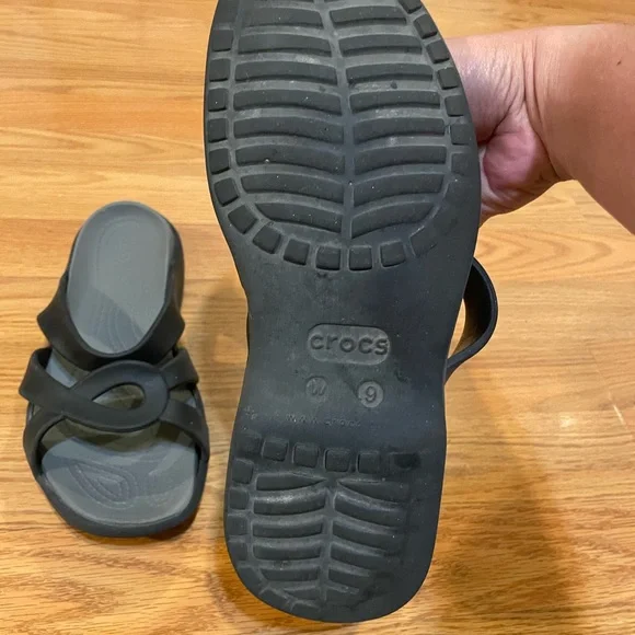 Crocs Stylish Black Women's Sandals - Picture 3 of 6